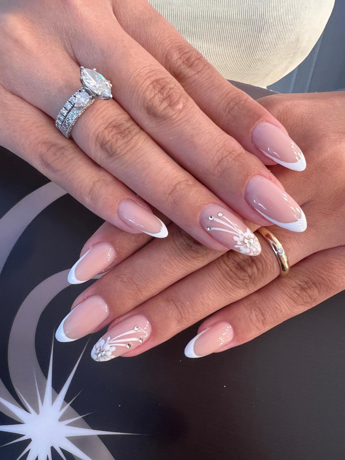 Zarif nail art tasarımı